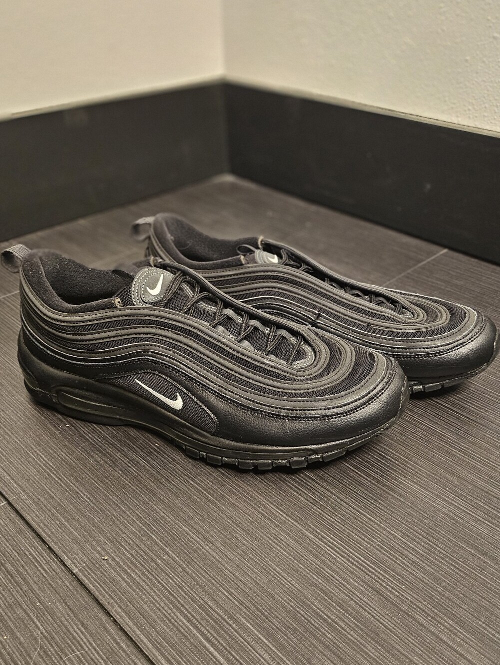 Nike Men’s Black Low-Profile Running Sneakers